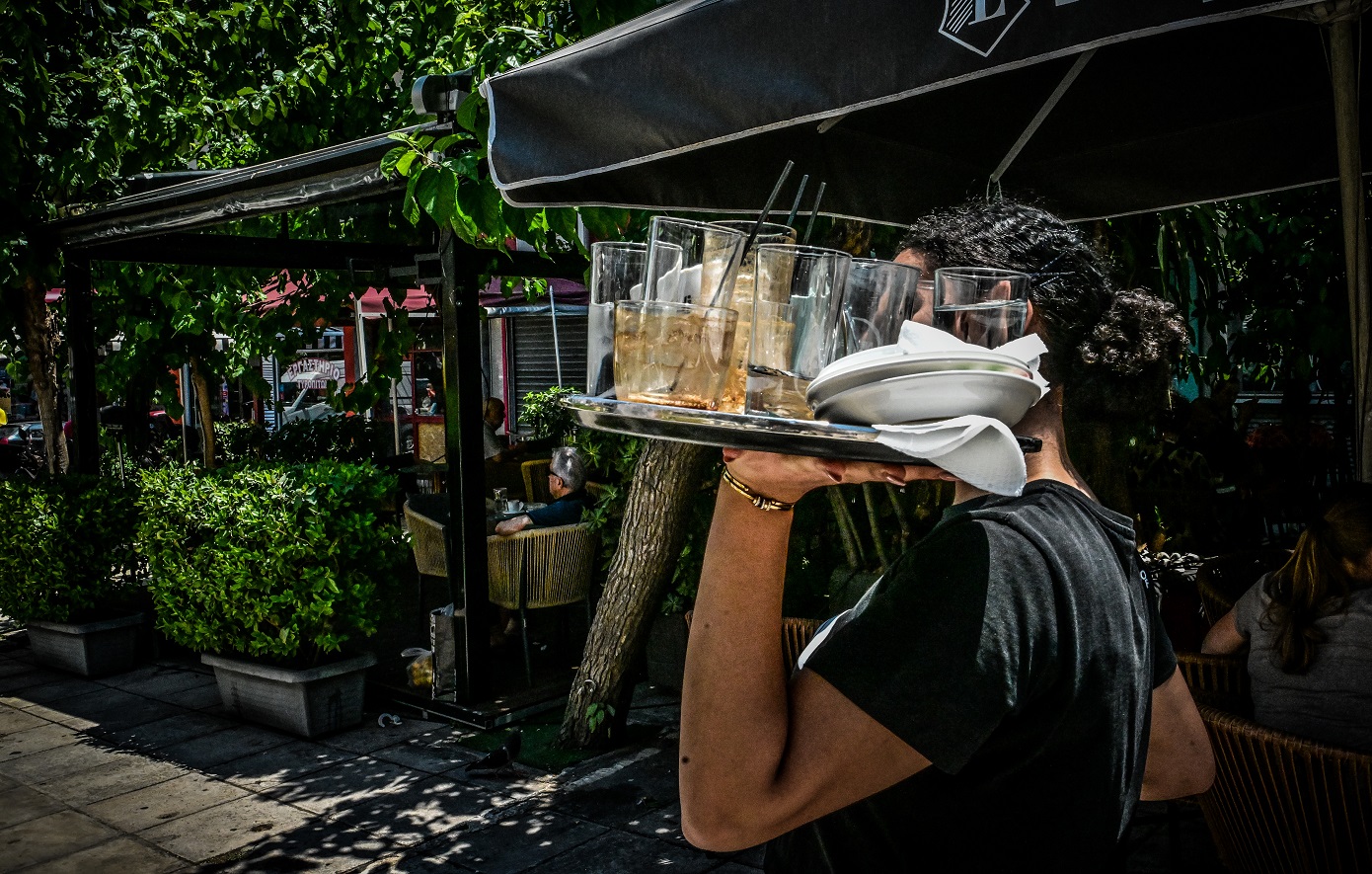 Φιλοδωρήματα και Φορολογία Η Νέα Νομοθετική Ρύθμιση για την Απαλλαγή Φόρου στους Εργαζομένους στο Χώρο Υγειονομικού Ενδιαφέροντος